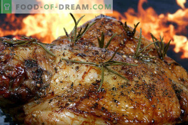 14 manieren om de hele kip in de oven te bakken met een knapperige, gouden korst, een selectie van de beste recepten