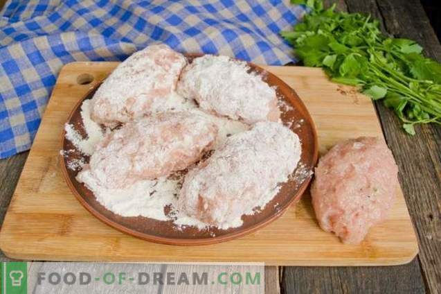 Chicken Kiev-schnitzels gemaakt van gehakt vlees - een eenvoudige kookoptie