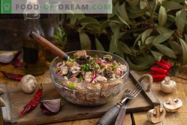 Salade de porc nourrissante aux champignons à la campagne