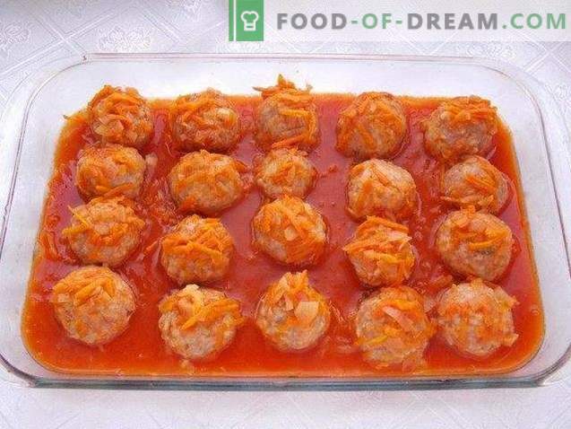 Gehaktballetjes gebakken in tomatensaus