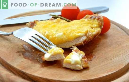 Karbonades met kaas: ben je klassiek, gehavend of met kers? Dagelijkse en vakantie-varkenshaasrecepten met kaas