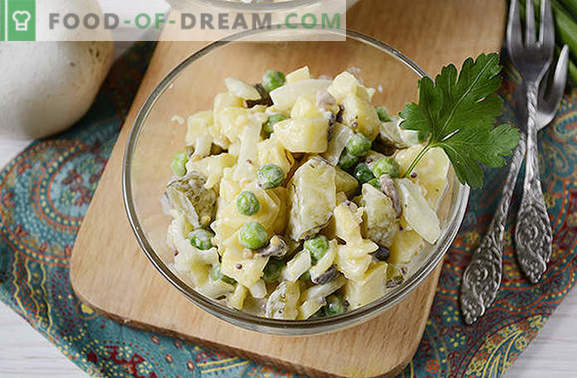 Kartoffelsalat mit Pilzen - ein komplettes Gericht für ein Mittag- oder Abendessen im Sommer. Schritt für Schritt Fotorezept für Kartoffelsalat mit Pilzen