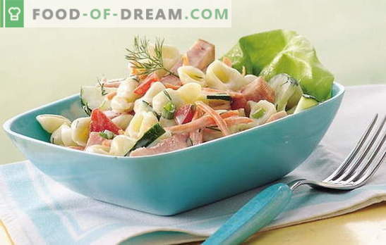 Eenvoudige ham salade - toverstaf voor de gastvrouw! Recepten voor heerlijke salades met ham en groenten, champignons, crackers