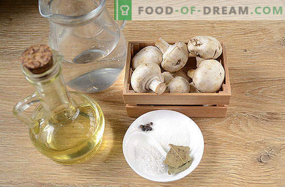 Gemarineerde instant-champignons: het geheim van azijnmarinade. Fotorecept voor de bereiding van gemarineerde champignons