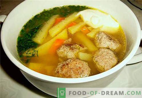Kipbouillon soep - de beste recepten. Hoe goed en smakelijk soep koken in kippenbouillon.