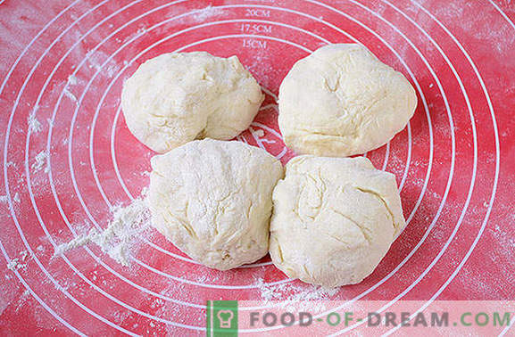 De eenvoudigste khachapuri op kefir met wrongel in een pan. Auteur's foto-recept van Khachapuri koken in een pan met gestremde melk