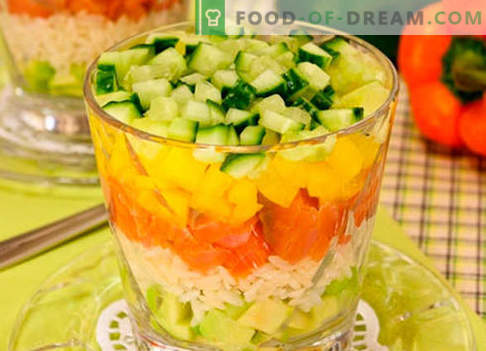 Salade gelaagd met zalm - de juiste recepten. Snel en smakelijke gekookte salade met lagen zalm.