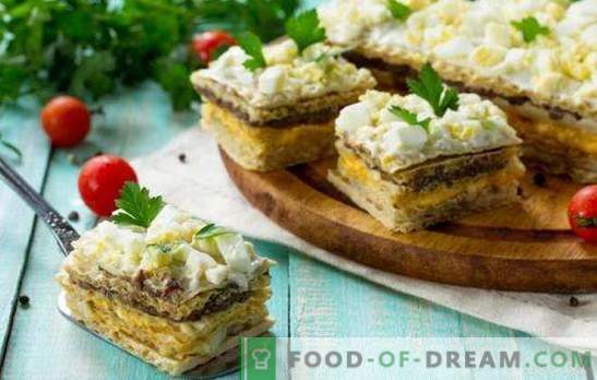 Wafelcakes met haring - heerlijk! Eenvoudige wafeltaarten met haring en champignons, kabeljauwlever en groenten
