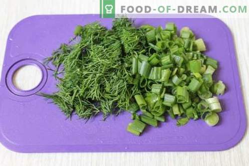 Groene soep gemaakt van jonge groenten - een zomerschotel voor elke dag