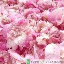 Roze bloemblaadjes in suiker
