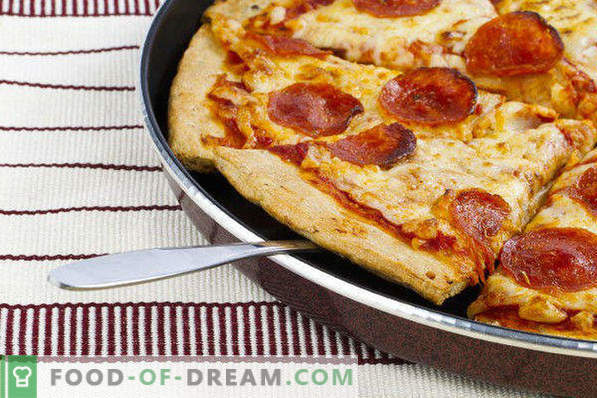 Pizza in een pan gedurende 10 minuten, stap voor stap recept, met kefir, op brood, met ham, met mayonaise