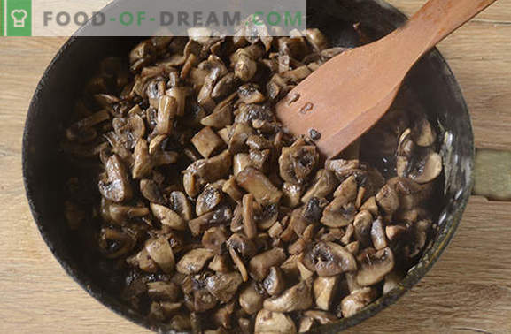 Gebakken champignons met uien: de juiste kooktechnologie. Stapsgewijs foto-recept voor het koken van champignons met uien