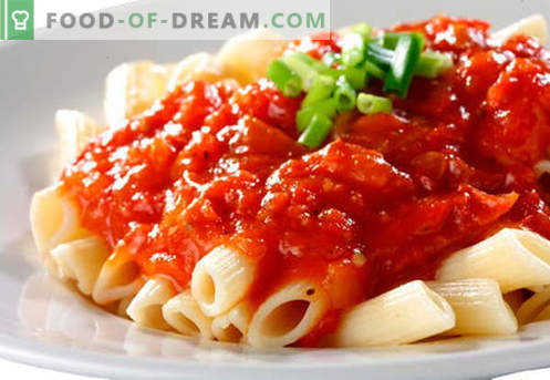Saus voor pasta, rijst, aardappelpuree, gehaktballen - de beste recepten. Koken op de juiste manier, vlees, tomaat, champignons, kippensaus.