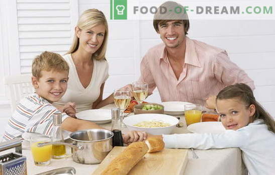 Een eenvoudig snel diner is een gelegenheid om snel en smakelijk een gezin te voeden. Een eenvoudig diner koken in een haast
