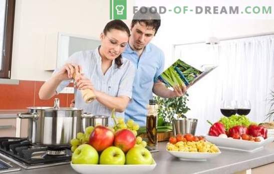 Wat om te koken voor de lunch snel en goedkoop: huishouding voor huisvrouwen! Een selectie van recepten voor snelle en goedkope maaltijden voor de lunch