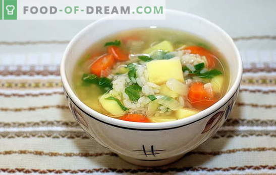 Soep met rijst en aardappelen: snel, smakelijk en gezond. Kook soep met rijst en aardappelen is een eenvoudig en snel proces