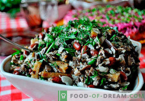 Salade met champignons - de beste recepten. Hoe goed en lekker een salade met champignons te bereiden.