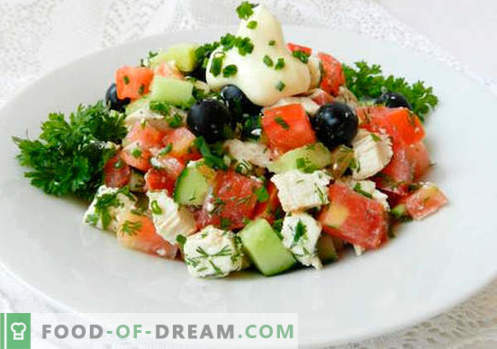 Salade met olijven - een selectie van de beste recepten. Hoe goed en smakelijk een salade met olijven te koken.