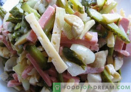 Salade met gekookte worst - vijf beste recepten. Hoe goed en smakelijk gekookte salade met gekookte worst.