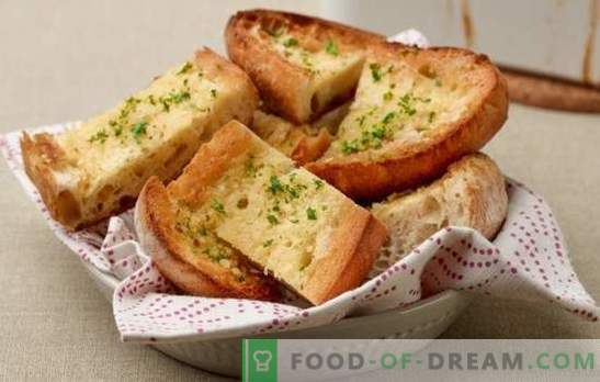 Wit brood croutons - voor ontbijt of als dessert. Recepten toast van wit brood in het Spaans en het Welsh, met kaas, roerei, bananen